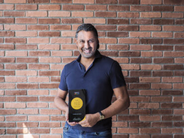 Errol Cooke, Agoda VP Partner Services presented Gold Circle Award